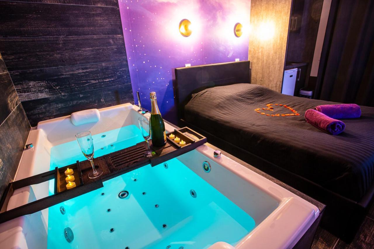 - Special Amoureux - Hyper Centre - * Lorient